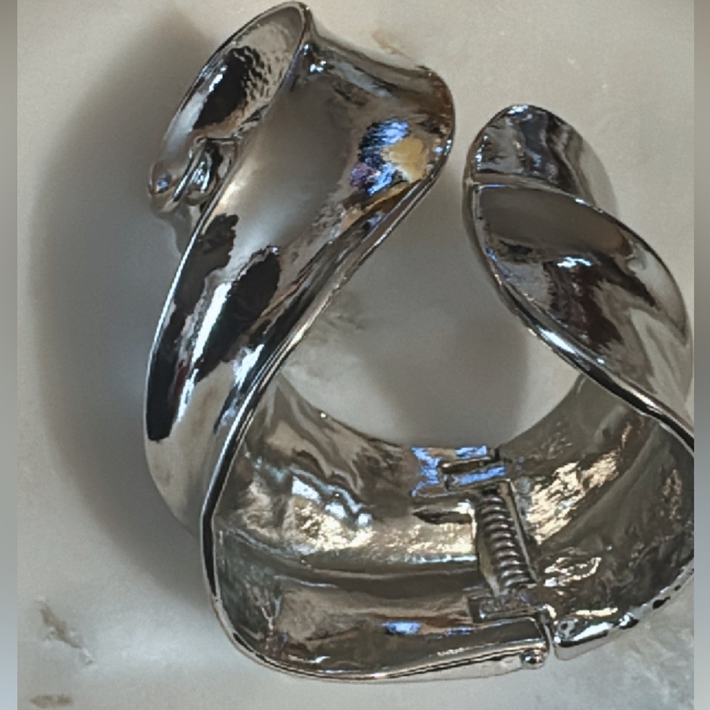 Silver bangel